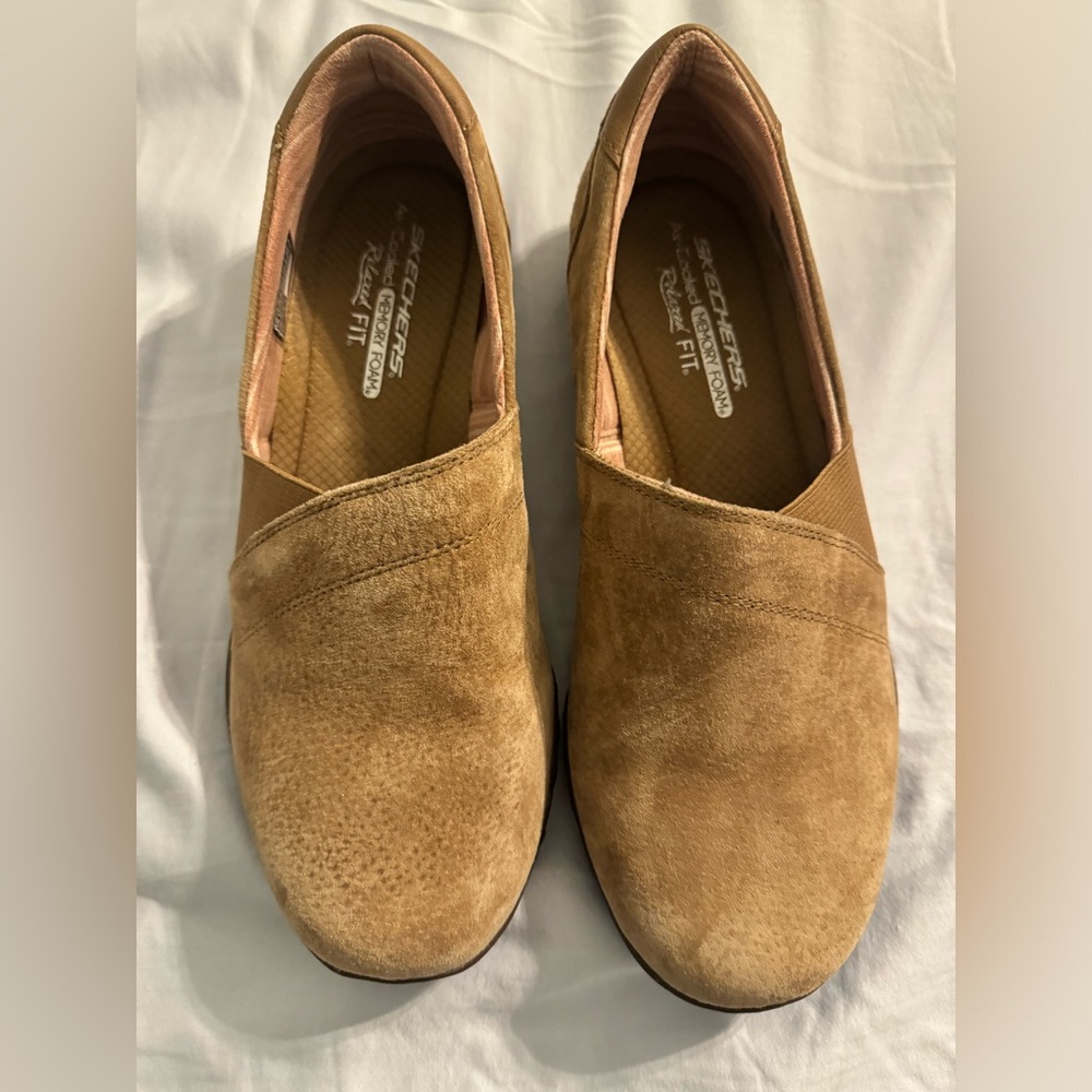 Sketcher Camel colored slip ons
